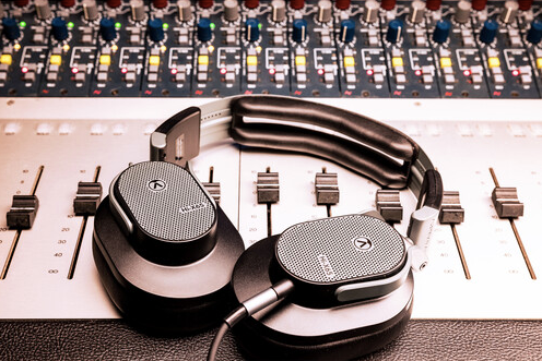 Fones de ouvido Austrian Audio Hi-X65 Professional Headphone com design aberto